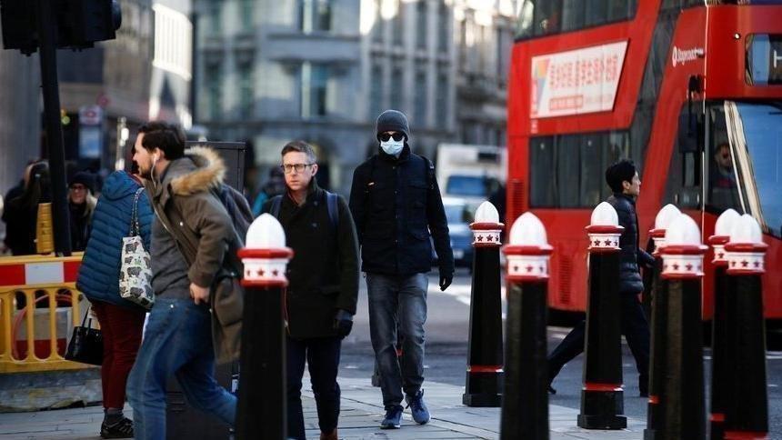 Koronavirüs Aşısı İngiltere'de 60 Bin Hayatı Kurtardı